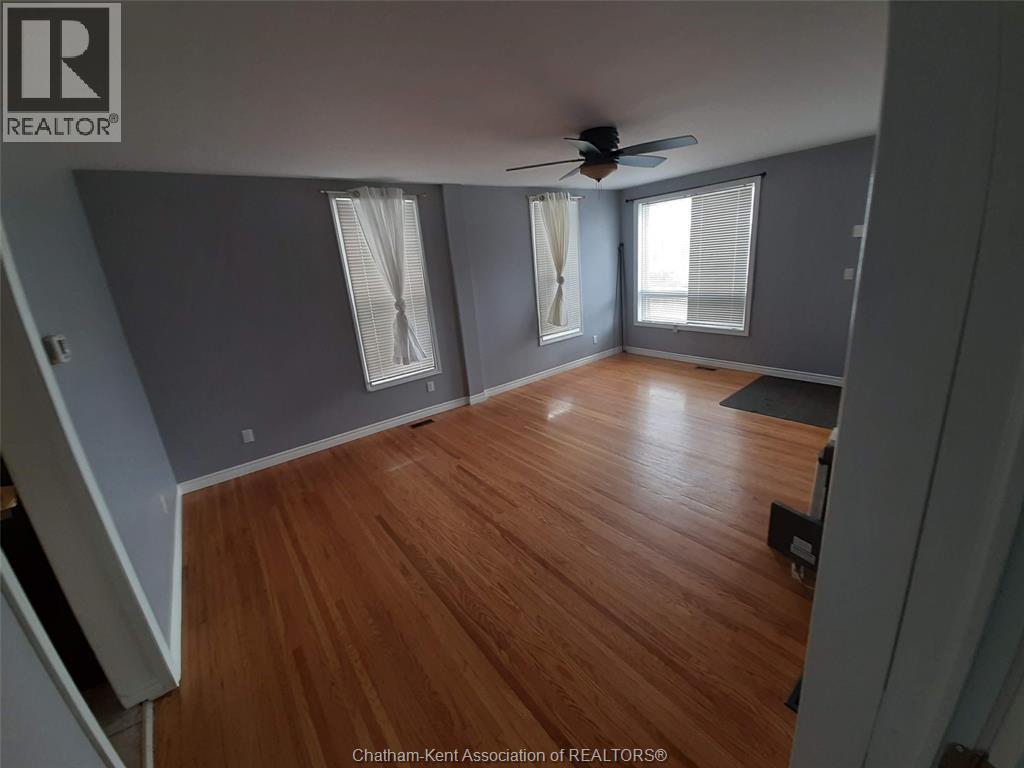 3-bedroom Single Family at 141 Edgar Street, Chatham — photograph 2