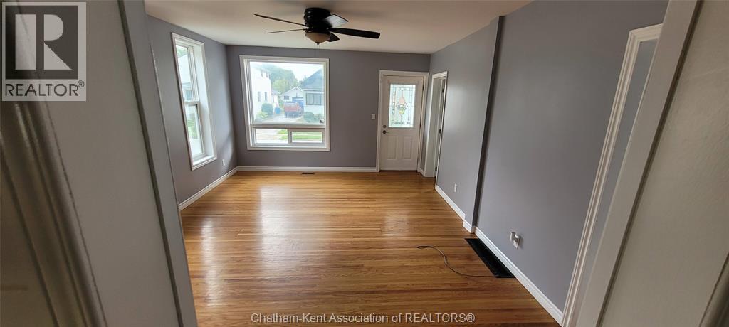3-bedroom Single Family at 141 Edgar Street, Chatham — photograph 3