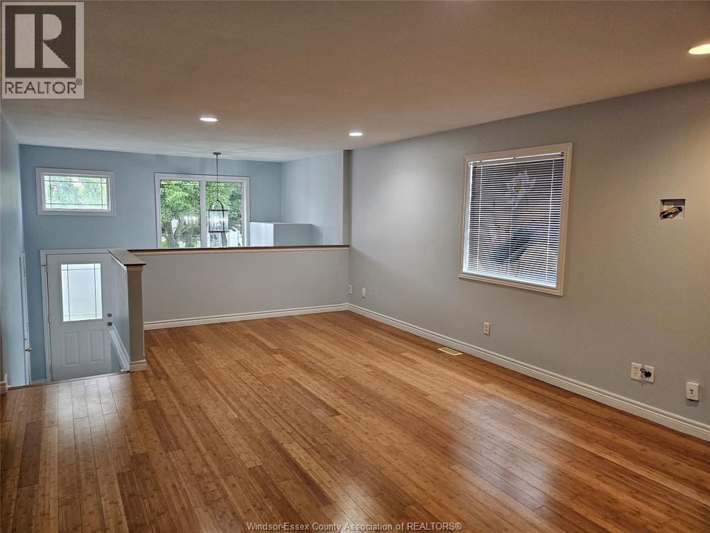 3-bedroom Single Family at 4238 Showdown, Windsor — photograph 3
