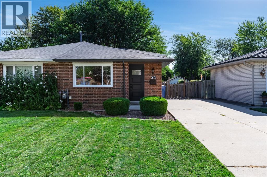 3-bedroom Single Family at 24 Donald, Leamington — photograph 2