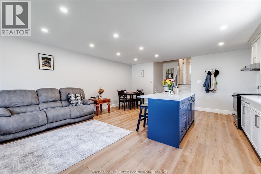 3-bedroom Single Family at 24 Donald, Leamington — photograph 3