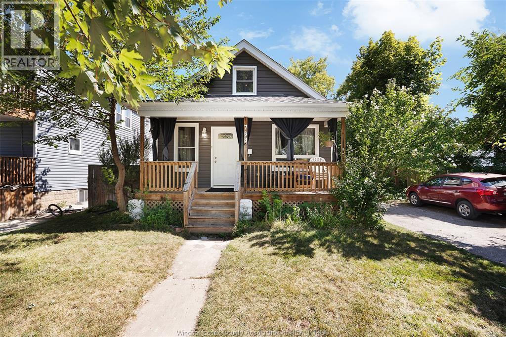 3-bedroom Single Family at 768 McKay, Windsor — photograph 3