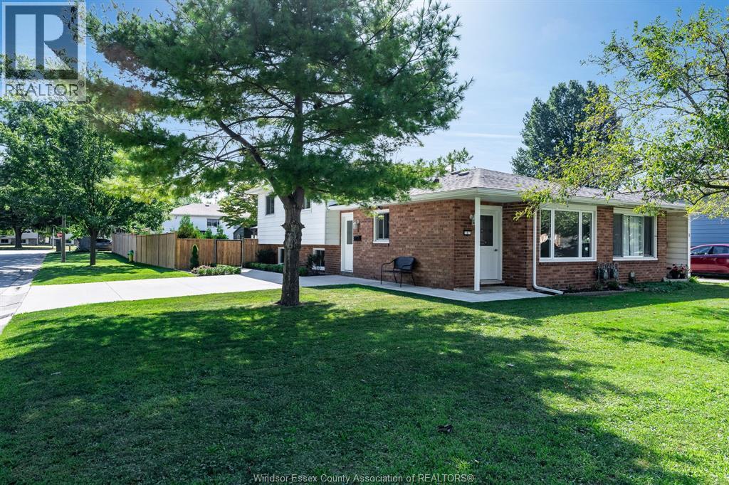 3-bedroom Single Family at 6 Marlene Crescent, Leamington — primary photograph