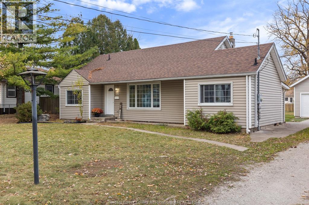3-bedroom Single Family at 576 Ducharme, Windsor — photograph 3