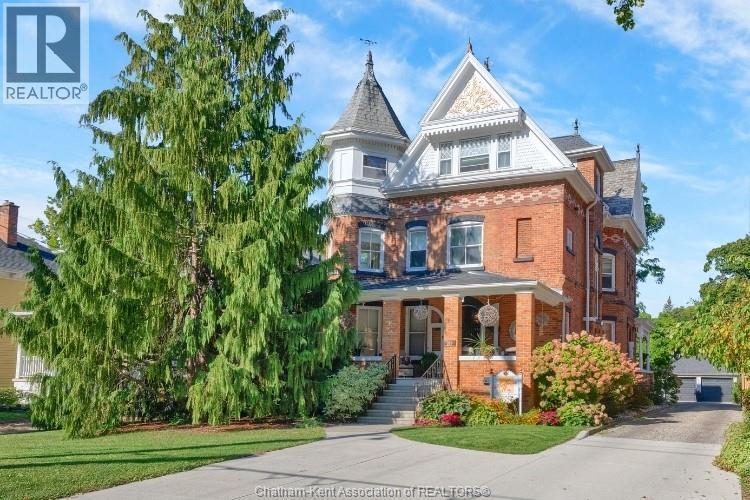 Single Family — 325 Wellington Street, Chatham, Ontario