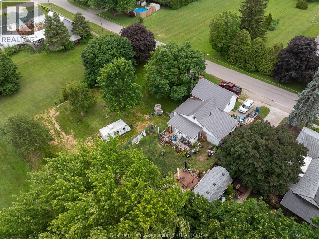 4-bedroom Single Family at 249 Victoria Street, Highgate — photograph 3