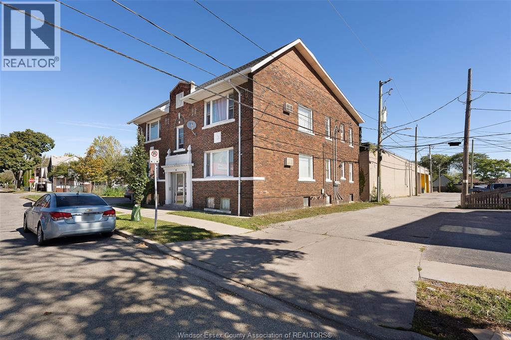 Multi-family at 538 Louis Avenue, Windsor — photograph 2