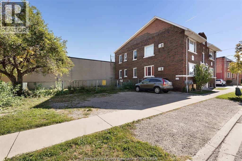 Multi-family at 538 Louis Avenue, Windsor — photograph 3