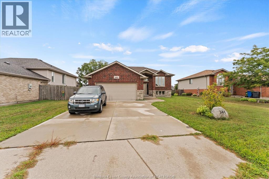 3-bedroom Single Family at 341 Piroli Crescent, Lakeshore — photograph 2