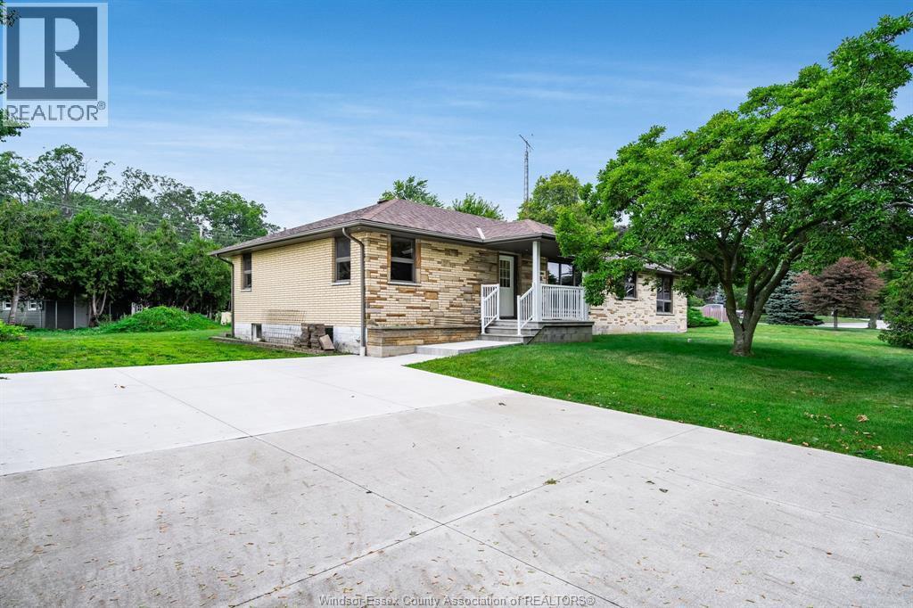 3-bedroom Single Family at 3 Stewart, Leamington — primary photograph