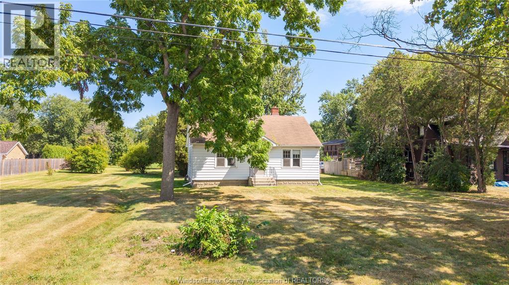 2-bedroom Single Family at 4262 Howard Place, Windsor — photograph 2