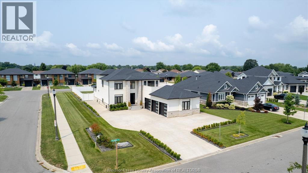 4-bedroom Single Family at 501 Caldwell Court, Amherstburg — primary photograph