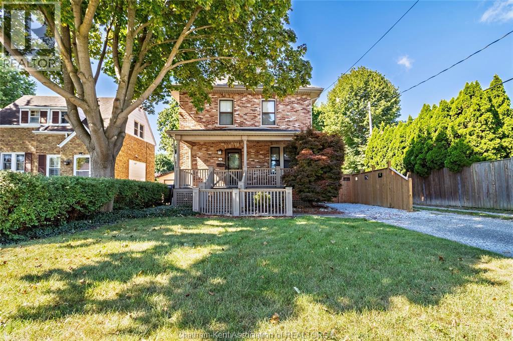 3-bedroom Single Family at 74 Robertson Avenue, Chatham — photograph 2