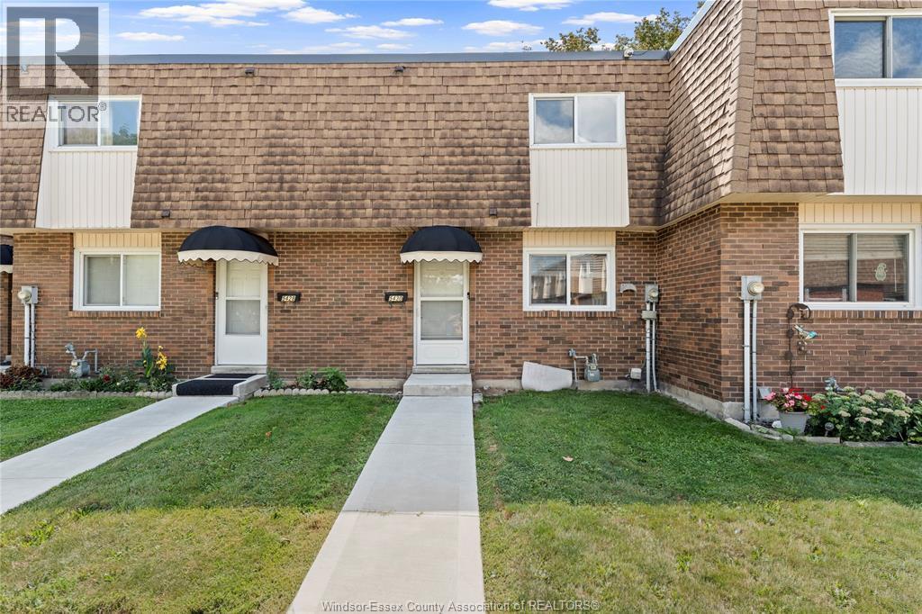 3-bedroom Single Family at 5430 Lassaline, Windsor — primary photograph