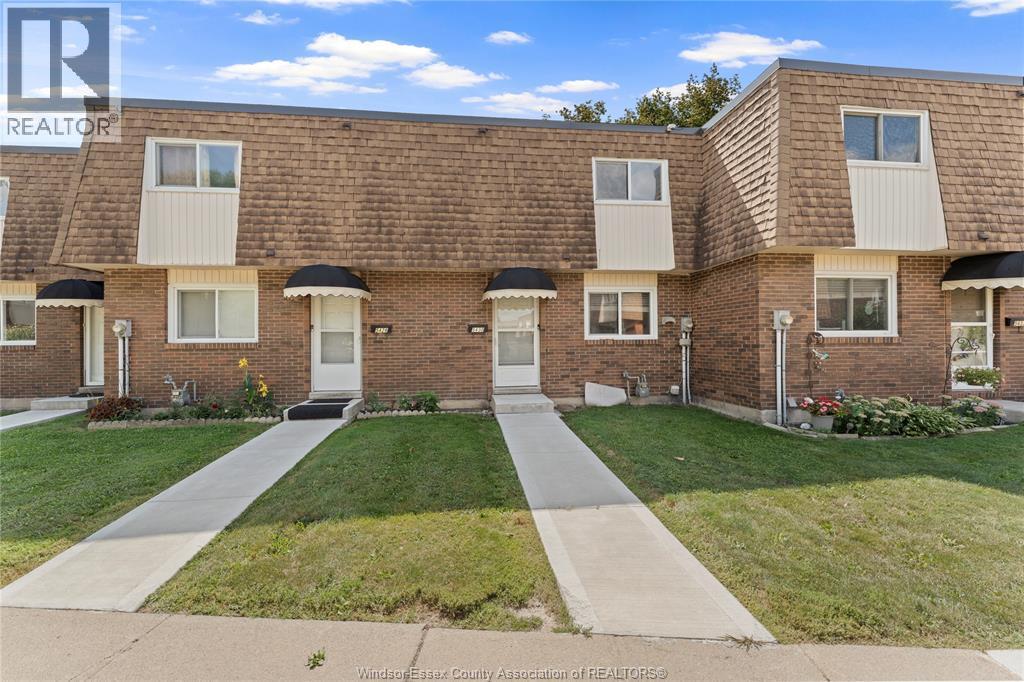 3-bedroom Single Family at 5430 Lassaline, Windsor — photograph 2