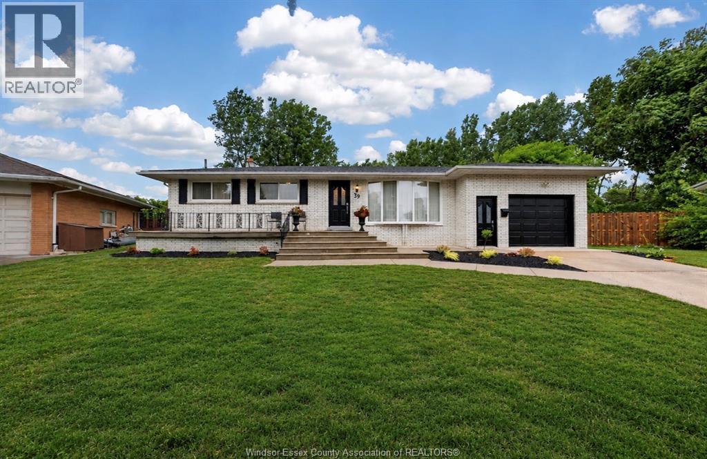3-bedroom Single Family at 39 Johnson Avenue, Leamington — primary photograph