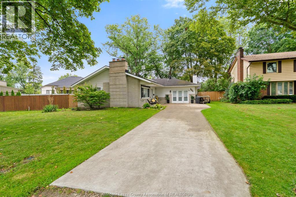 3-bedroom Single Family at 112 Clovelly, Tecumseh — primary photograph