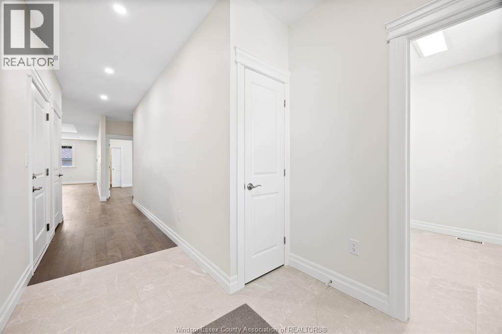 4-bedroom Single Family at 61 Pereira, Harrow — photograph 3