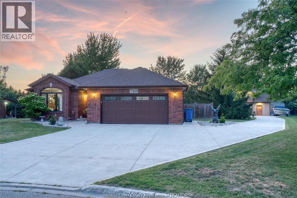5-bedroom Single Family at 113 Beach Court, Stoney Point — photograph 2