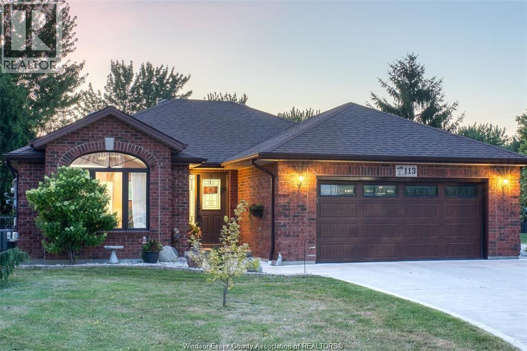 5-bedroom Single Family at 113 Beach Court, Stoney Point — primary photograph