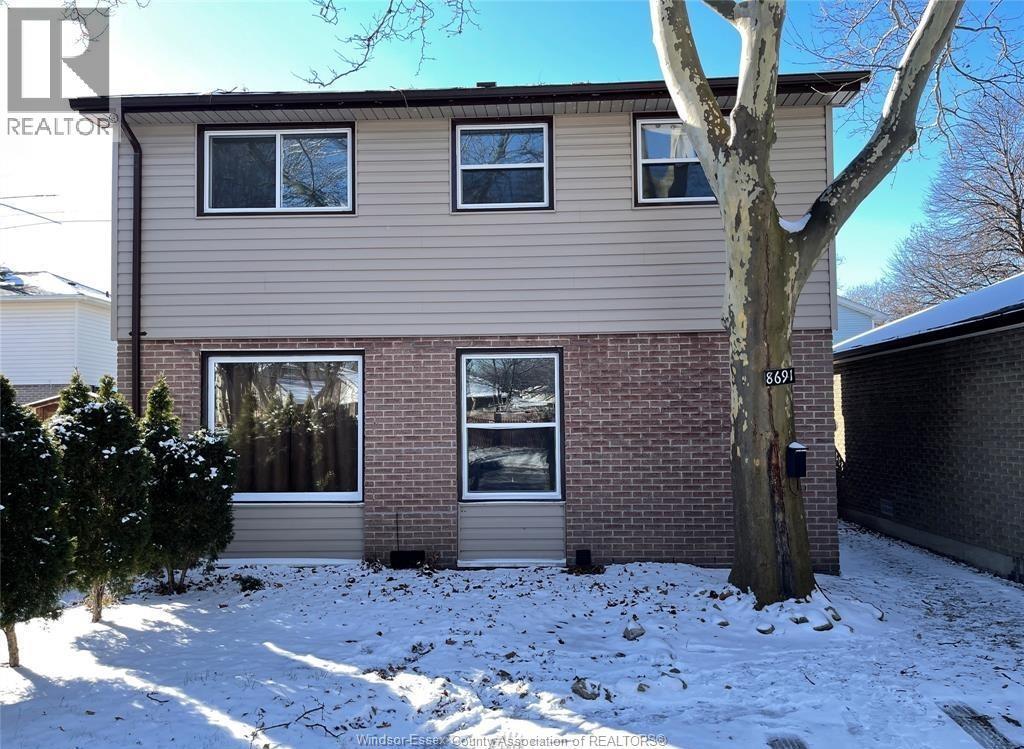 3-bedroom Single Family at 8691 Darlington, Windsor — primary photograph