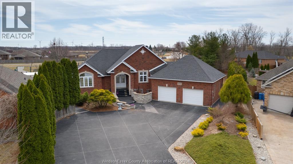 6-bedroom Single Family at 389 Pinehurst Drive, Lakeshore — primary photograph