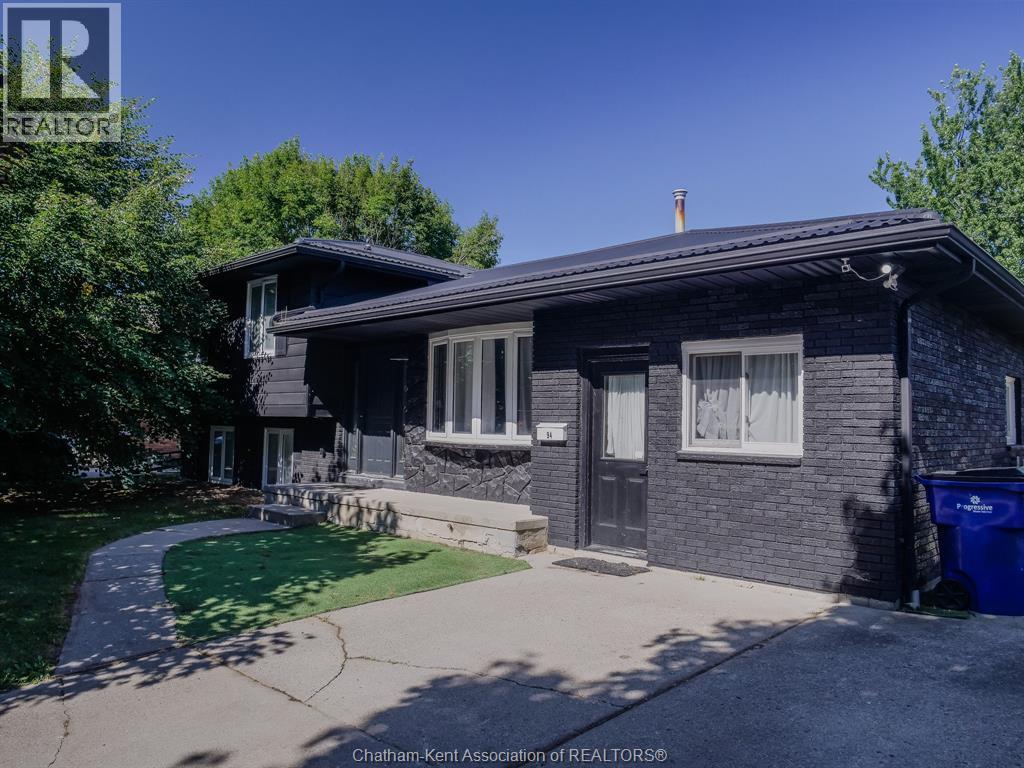 3-bedroom Single Family at 94 Ottawa Drive, Chatham — primary photograph