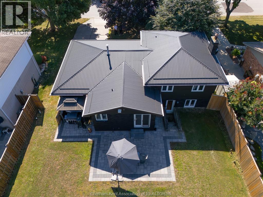 3-bedroom Single Family at 94 Ottawa Drive, Chatham — photograph 3