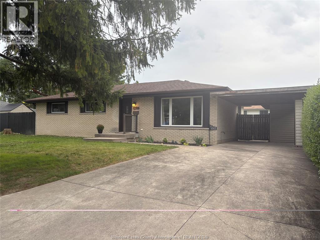 3-bedroom Single Family at 12102 Evergreen Drive, Tecumseh — primary photograph