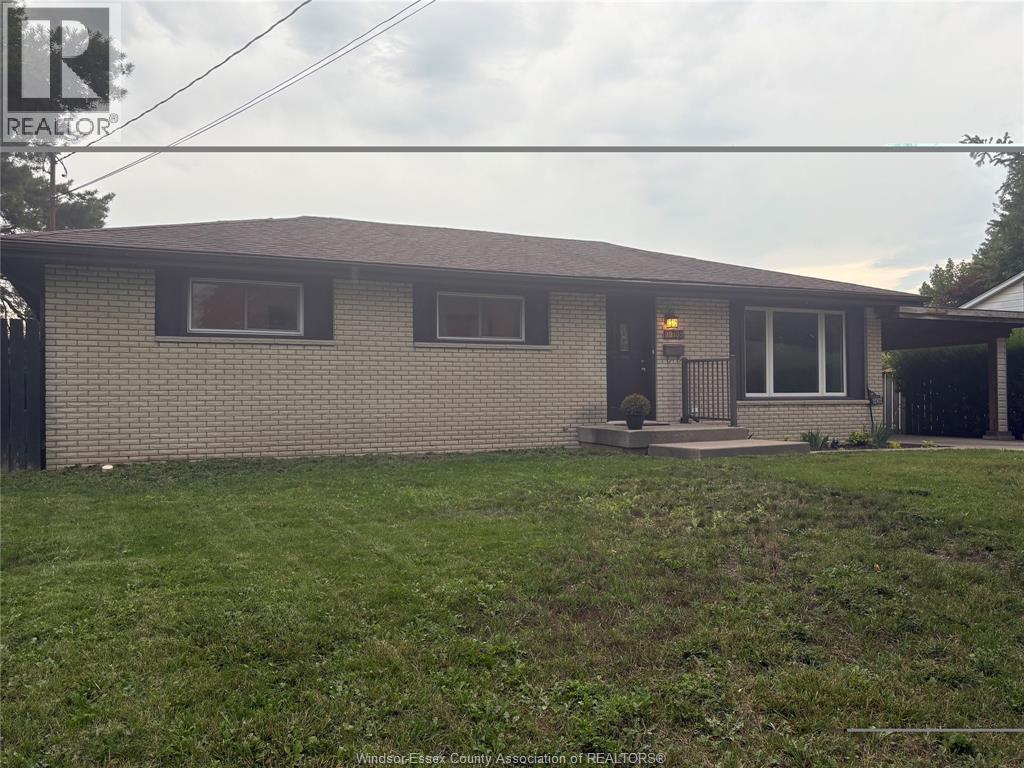 3-bedroom Single Family at 12102 Evergreen Drive, Tecumseh — photograph 2