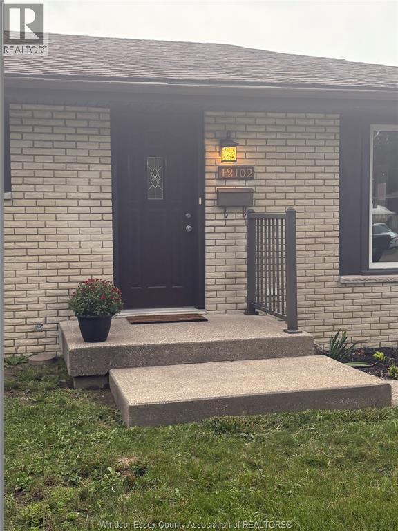 3-bedroom Single Family at 12102 Evergreen Drive, Tecumseh — photograph 3