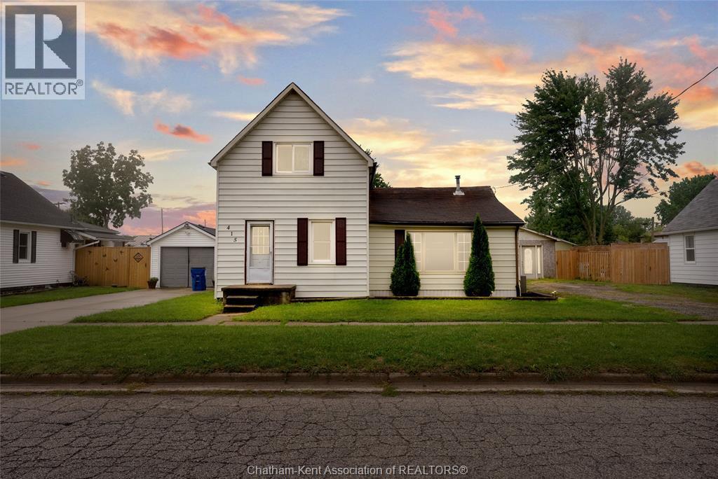 4-bedroom Single Family at 415 Queen Street, Wallaceburg — primary photograph