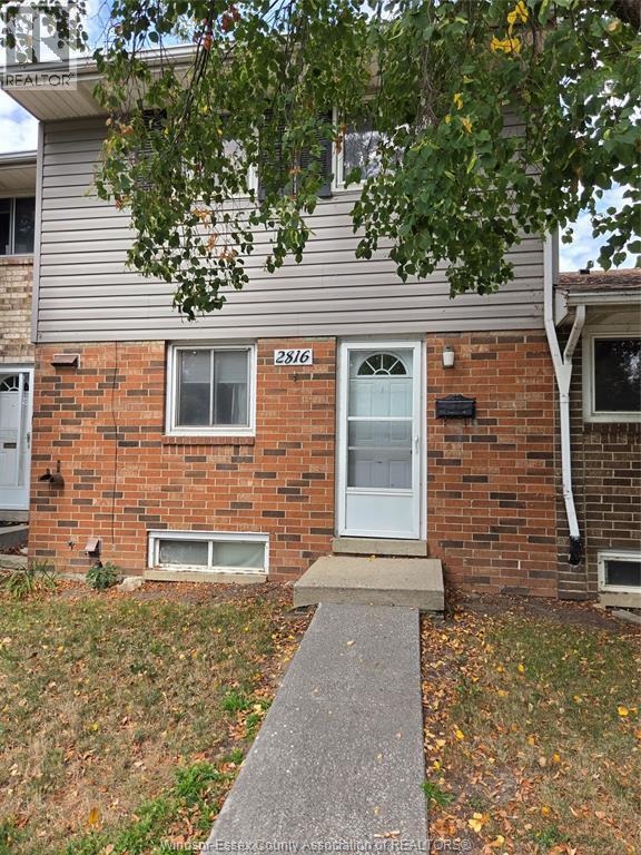 3-bedroom Single Family at 2816 Meadowbrook Lane, Windsor — photograph 3