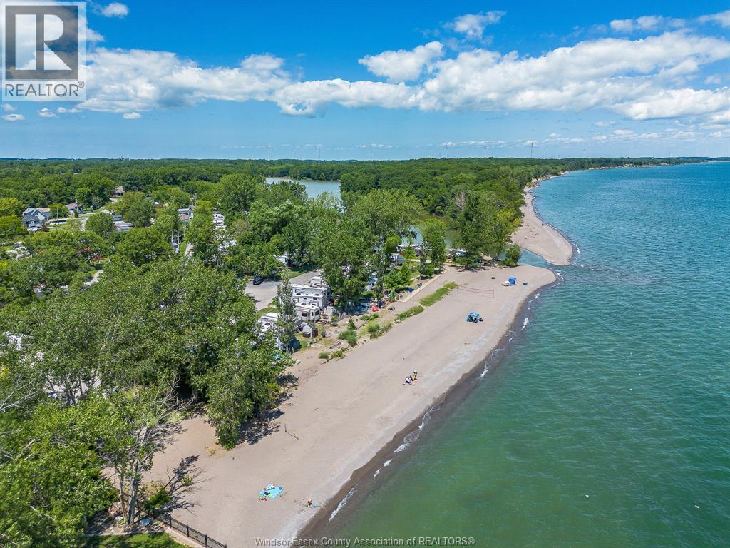 3-bedroom Single Family at 20951 Pier Road #8 Lake Rd, Wheatley — photograph 2