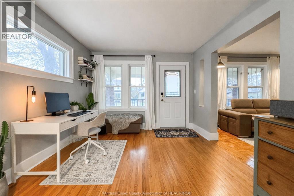 2-bedroom Single Family at 1444 Bernard #MAIN, Windsor — photograph 3