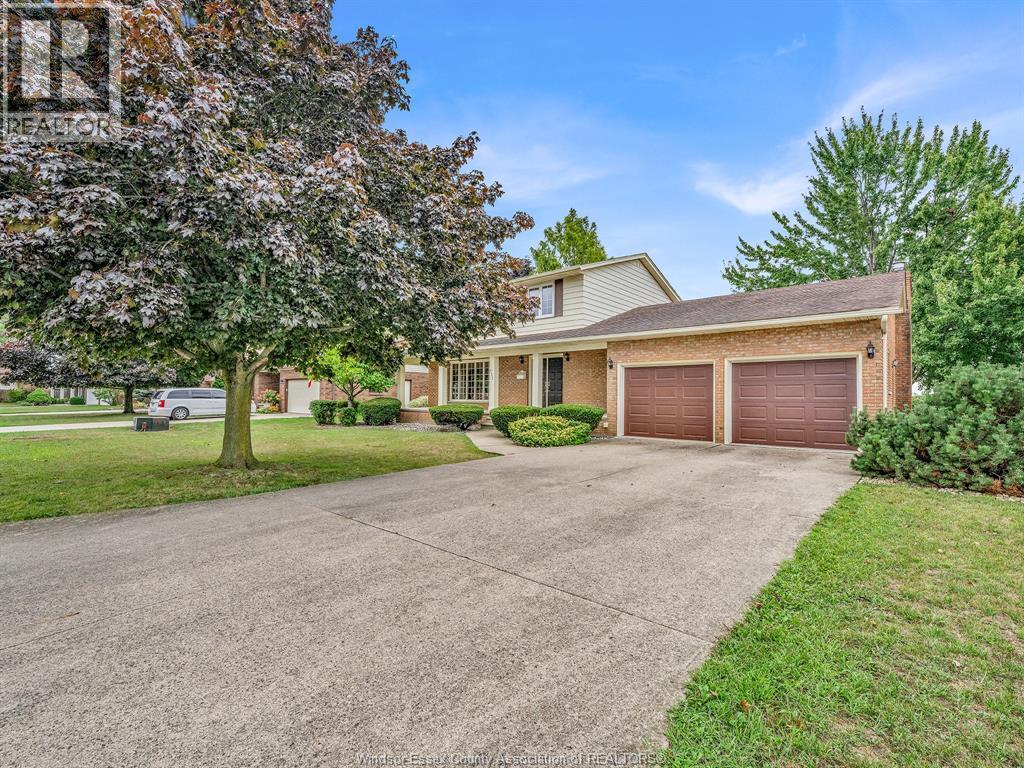 4-bedroom Single Family at 132 Lydia, Amherstburg — photograph 3