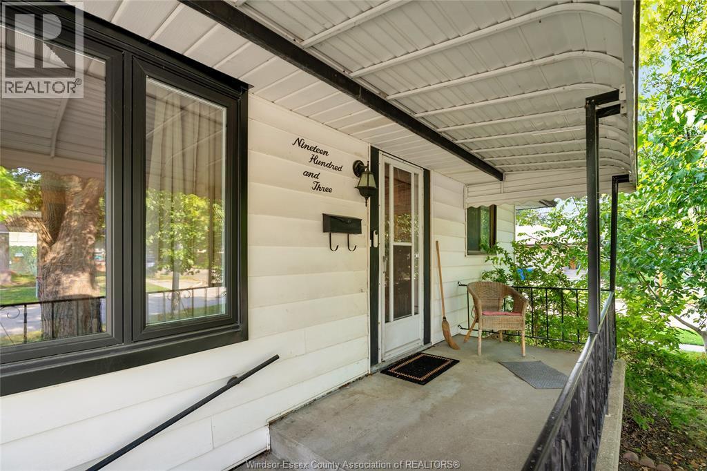 3-bedroom Single Family at 1903 Ellrose Avenue, Windsor — photograph 2