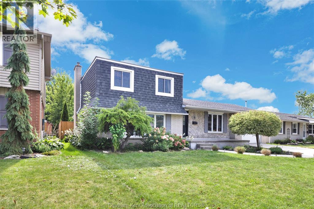 3-bedroom Single Family at 71 Parry Drive, Chatham — photograph 3