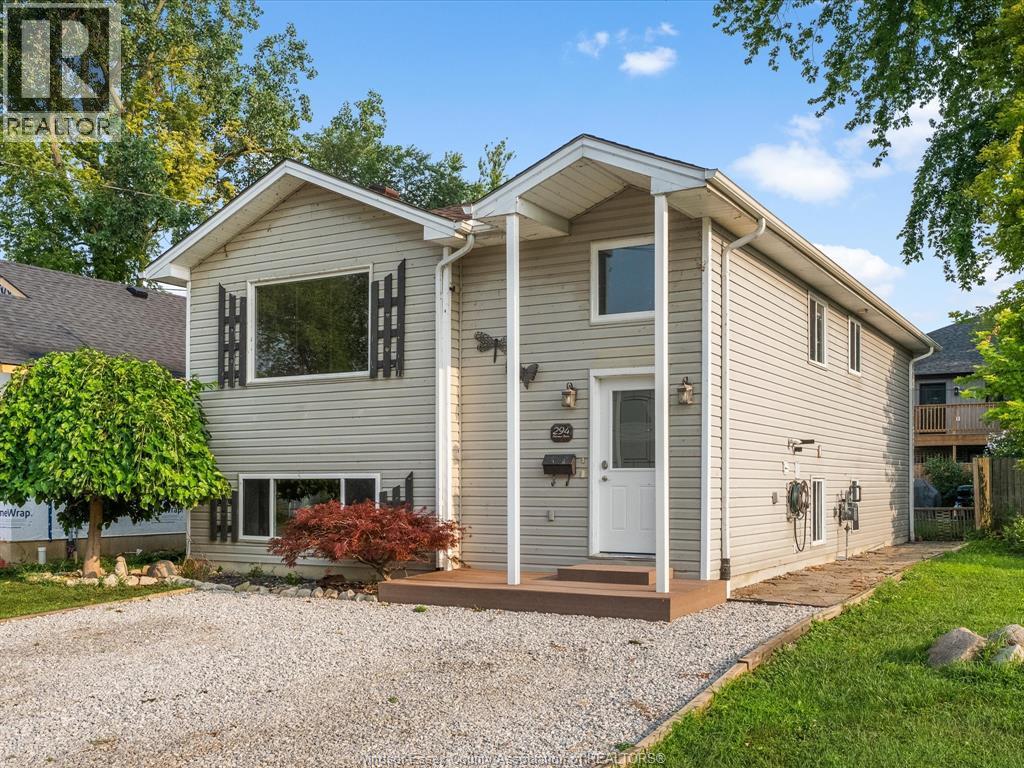 3-bedroom Single Family at 294 Erieview Drive, Kingsville — photograph 2
