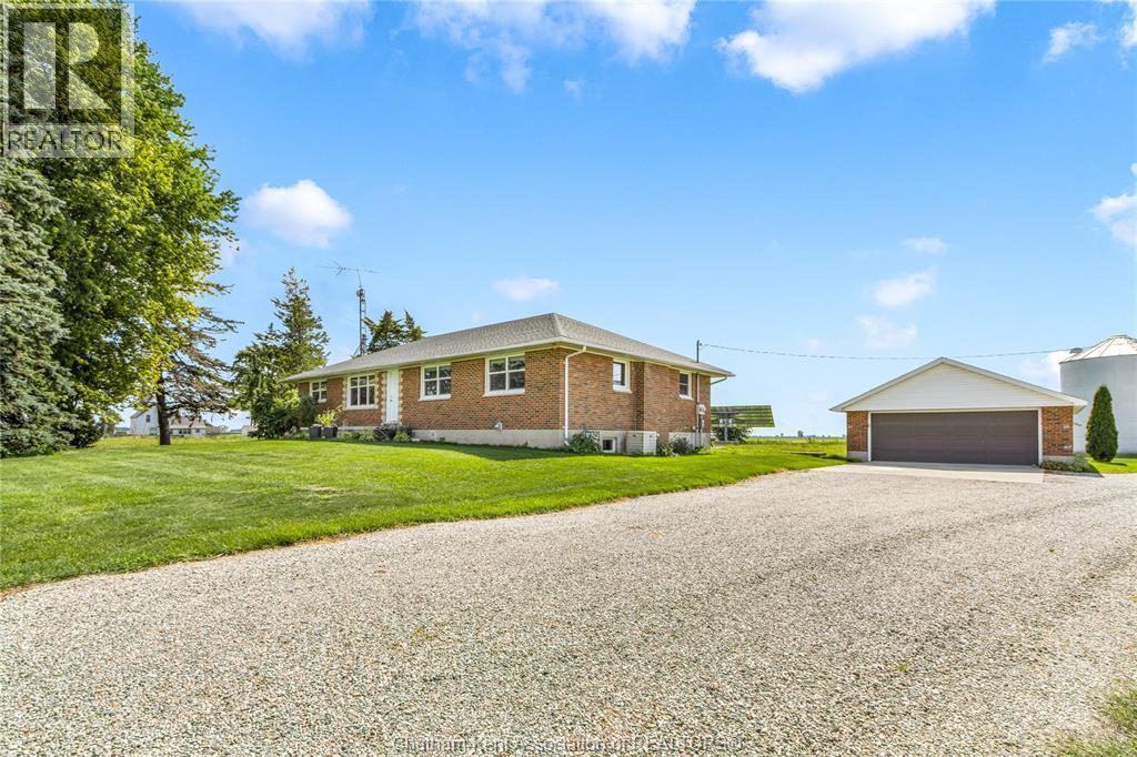 3-bedroom Single Family at 27156 St Clair Road, Wallaceburg — photograph 2