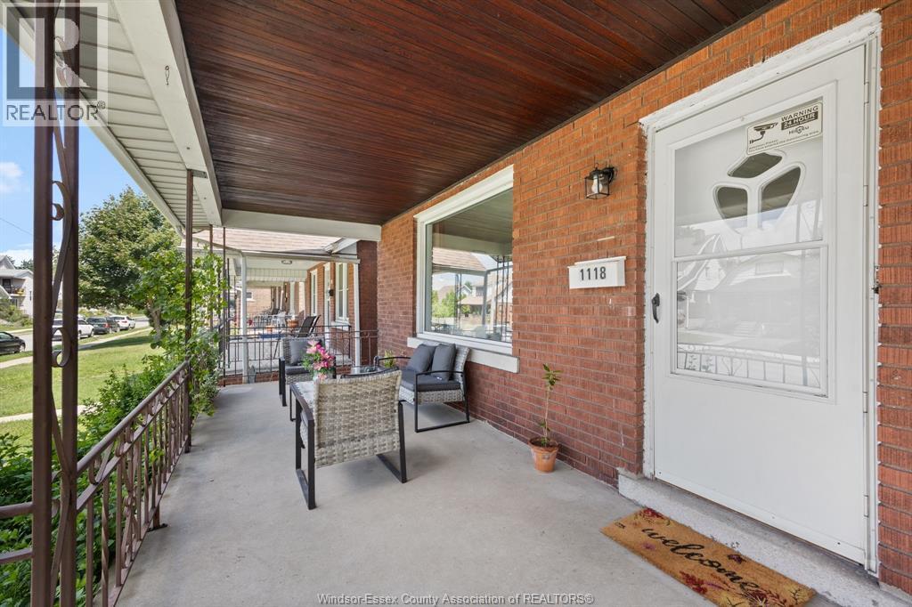3-bedroom Single Family at 1118 Louis Avenue, Windsor — photograph 2