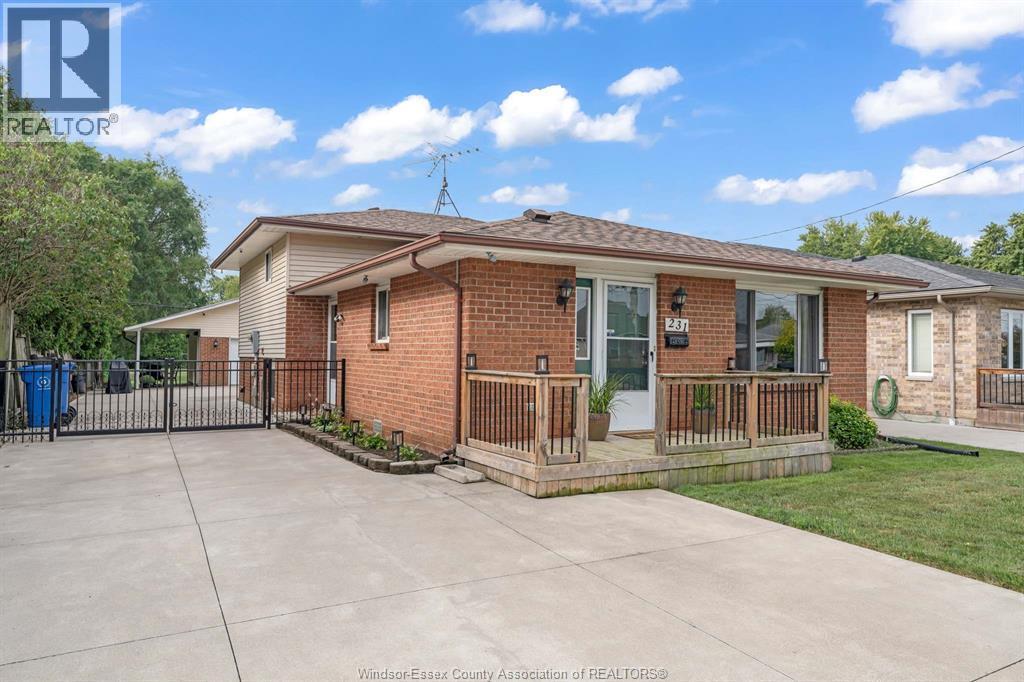 3-bedroom Single Family at 231 St. Arnaud, Amherstburg — primary photograph