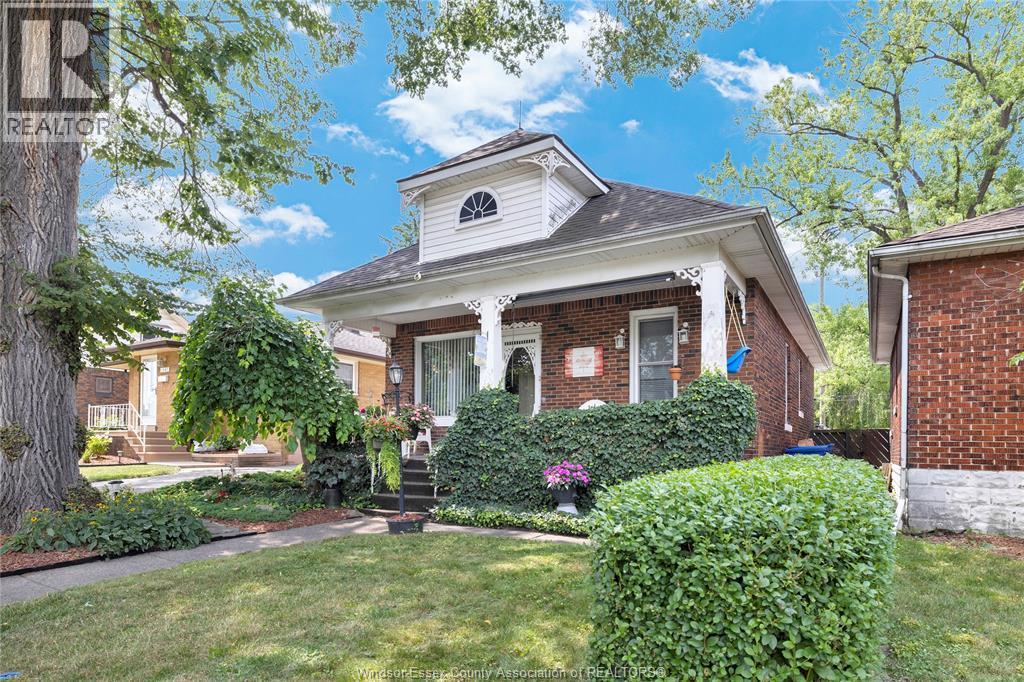 3-bedroom Single Family at 1337 Janette, Windsor — photograph 3