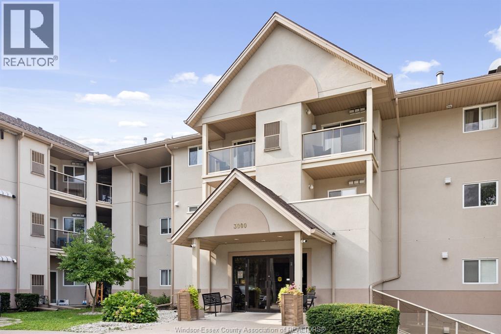 Single Family — 3000 Sandwich Street, Windsor, Ontario