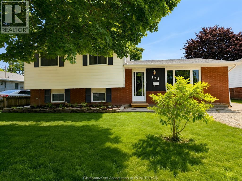 3-bedroom Single Family at 334 McNaughton Avenue, Chatham — primary photograph