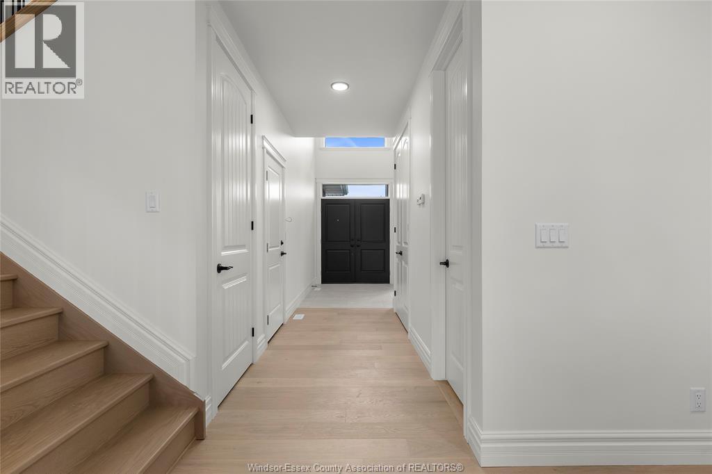 4-bedroom Single Family at 460 Marla Crescent, Lakeshore — photograph 3