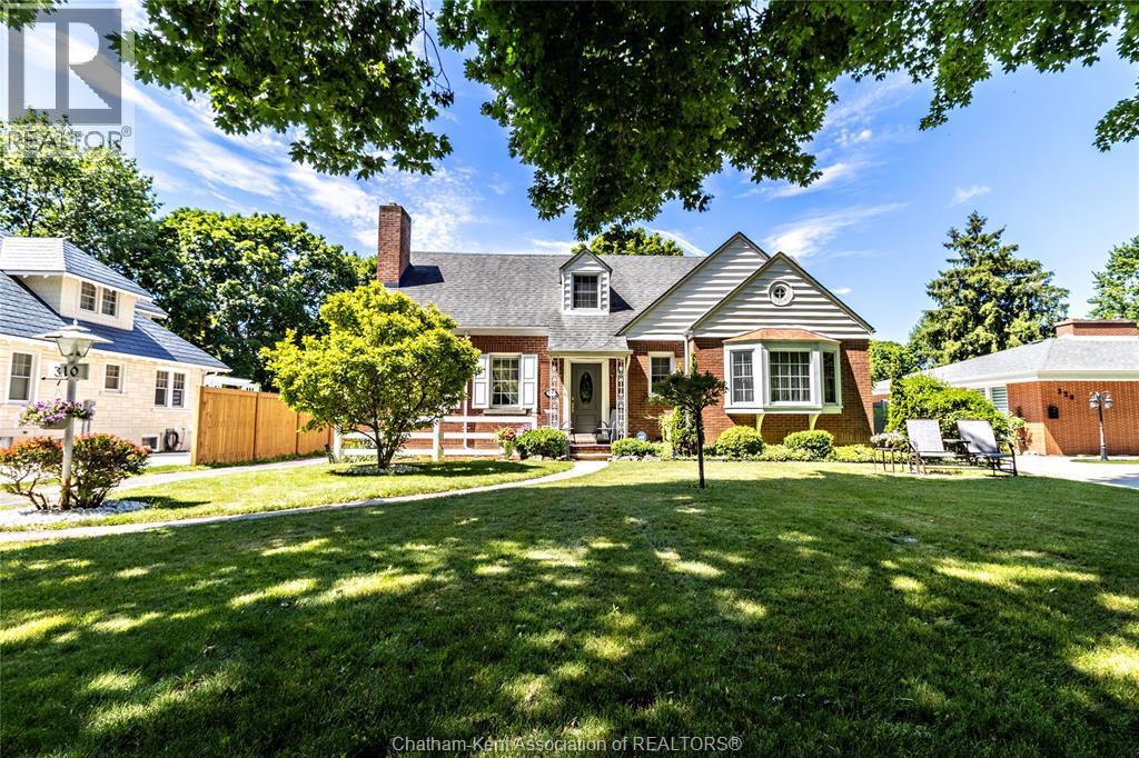 Single Family — 310 Victoria Avenue, Chatham, Ontario