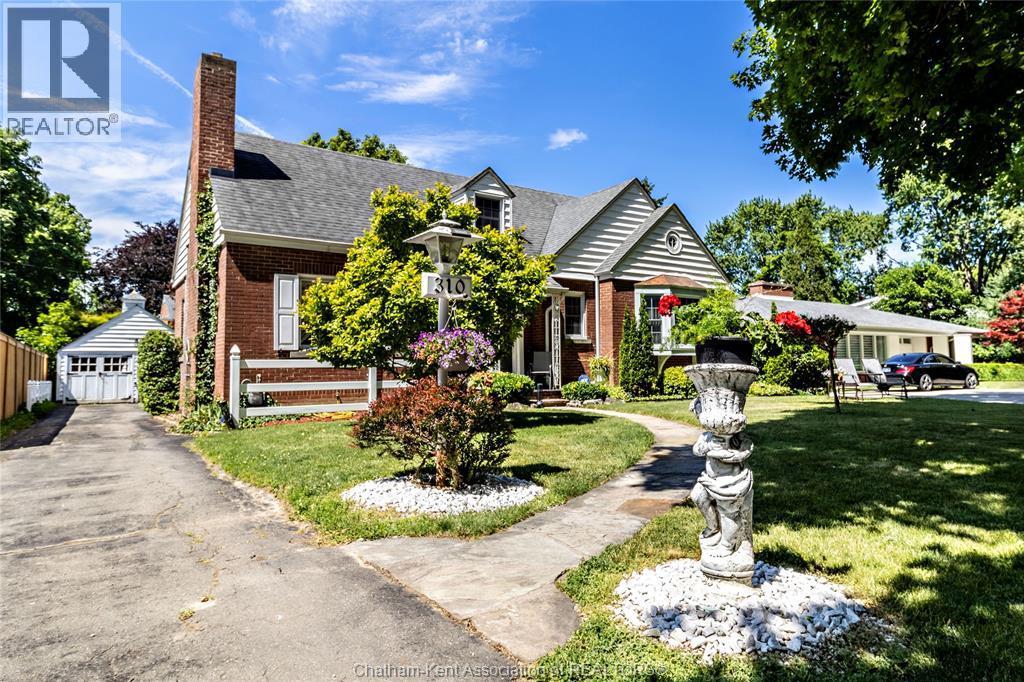 4-bedroom Single Family at 310 Victoria Avenue, Chatham — photograph 3
