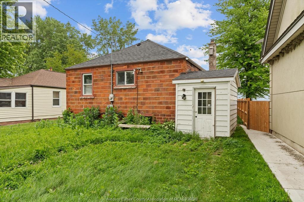 3-bedroom Single Family at 390 East Beach, Leamington — photograph 3