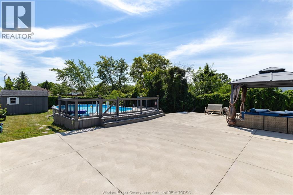 4-bedroom Single Family at 1479 Southdale Drive, Windsor — photograph 3